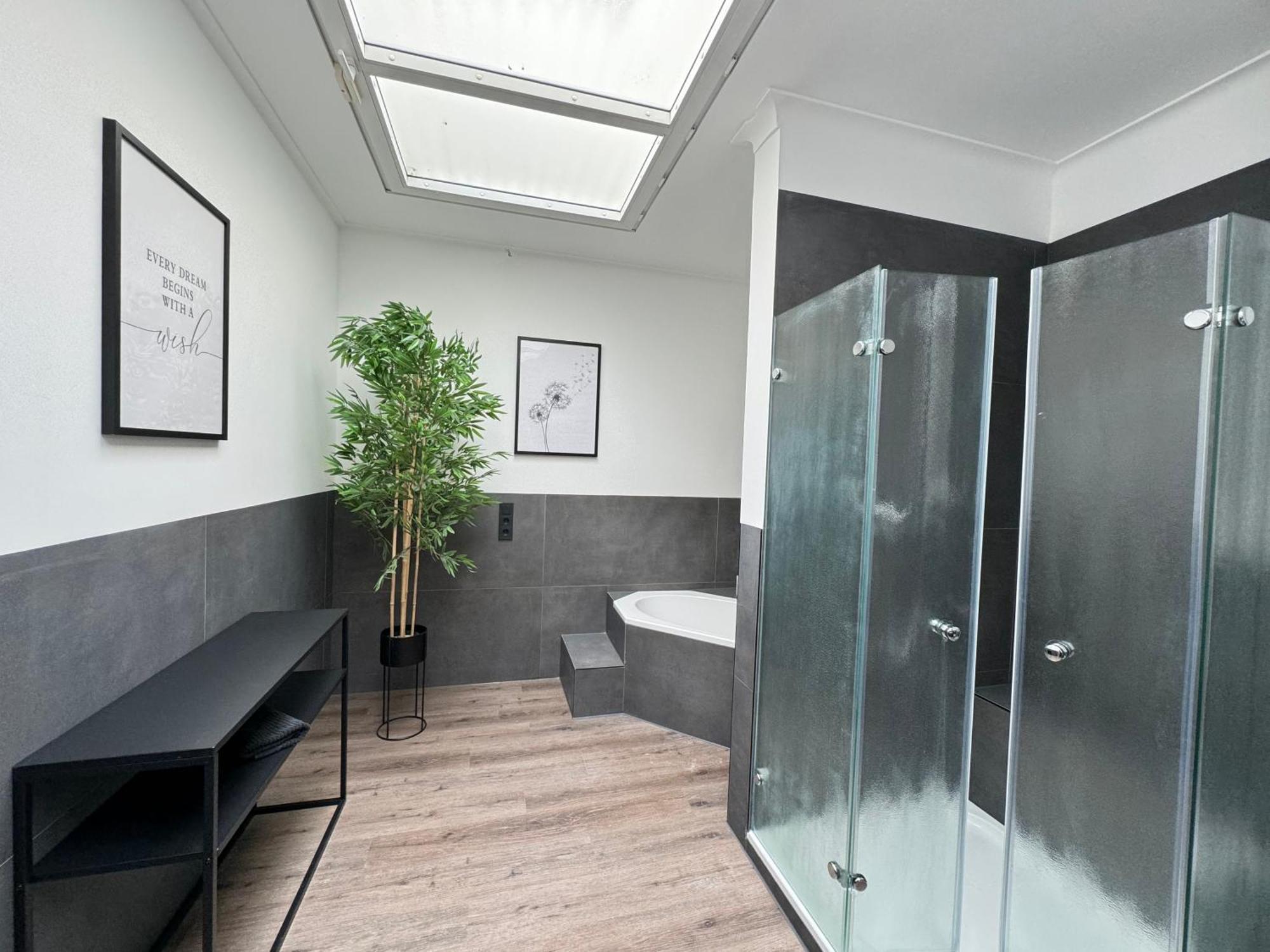 220 Qm Penthouse Wohnung Mit Fahrstuhl - Ohne Spa MHG Exterior foto